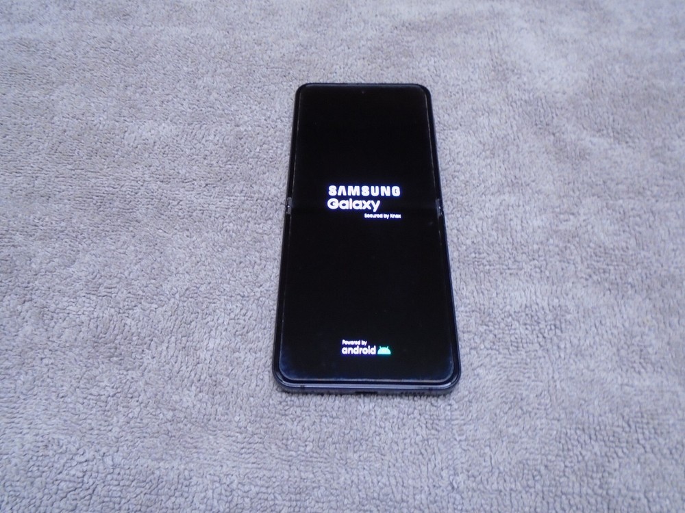 Samsung Galaxy Z Flip 4 5G, 128gb, Black, Carrier Unlocked, Excellent!!!