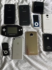 Lot of 18 Phones/Gameboy/Tablets/MP3 Players all for parts AS IS READ DISC