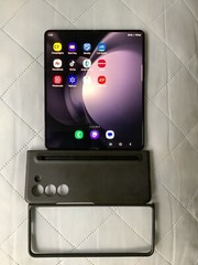 Samsung Galaxy Z Fold 5 – 512 GB – White (Unlocked), Excellent cond. Tik Tok on