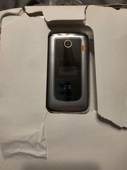 Verizon Cymbal LTE Z233V 4G LTE 2.8″ 2MP Silver Flip Phone Box Damg Pic