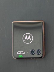 Motorola Razr+ 2025 (XT2557-3) – 256 GB – Mocha Mousse *Damaged inner LCD*