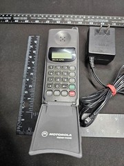 Vintage 1996 MOTOROLA DELUXE ALPHA Flip Cell Phone Bundle w/ Chargers