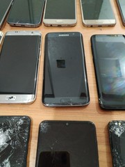Lot of 15 Samsung Galaxy S10e(1) S9(1) S8(2) S7edge(1) S7(5) and other for parts