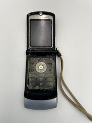Motorola Flip Cell Phone Silver & Black 2.2″ Color Screen Micro USB with Battery