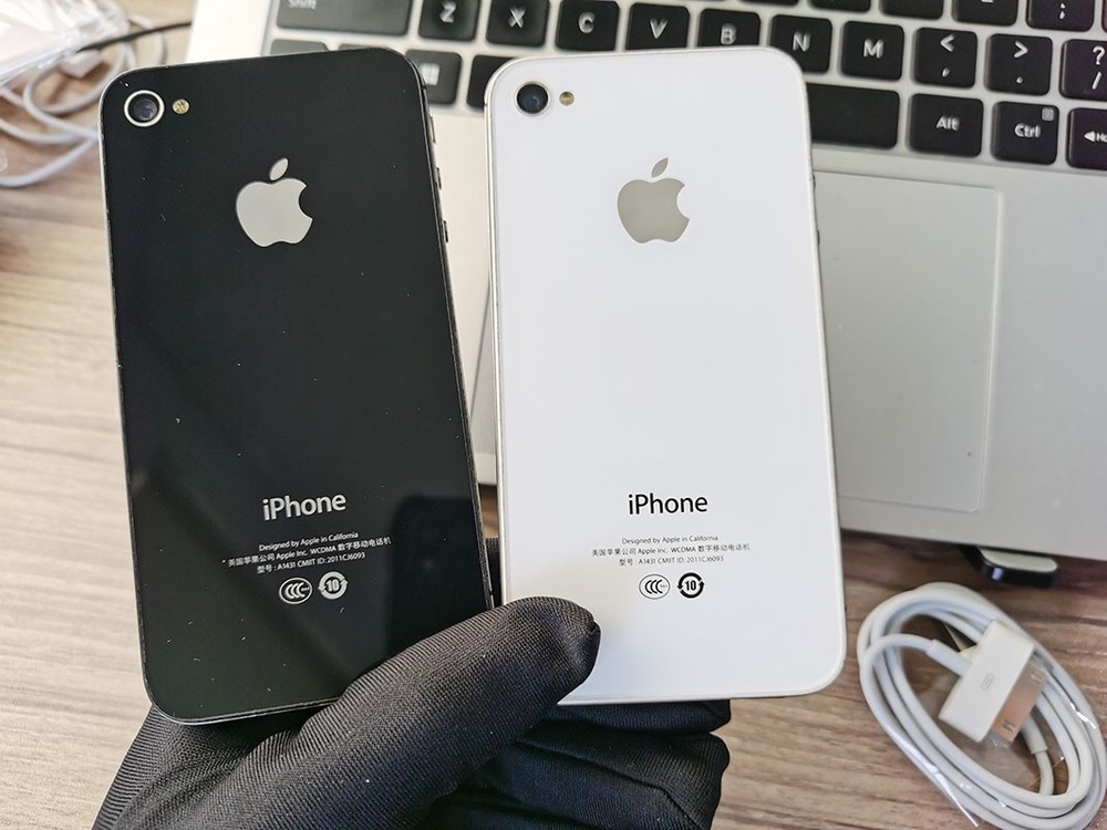 Apple iPhone 4 UNLOCKED White/Black 8/16/32GB 3G Usedphone Free Shipping