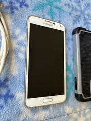 Samsung Galaxy S5 SM-G900A 16GB AT&T GSM Unlocked -White Smartphone very good
