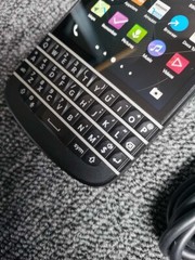 BlackBerry Q10 – Unlocked 3.1″ 8MP 4G 16GB GPS Bluetooth Cellphone