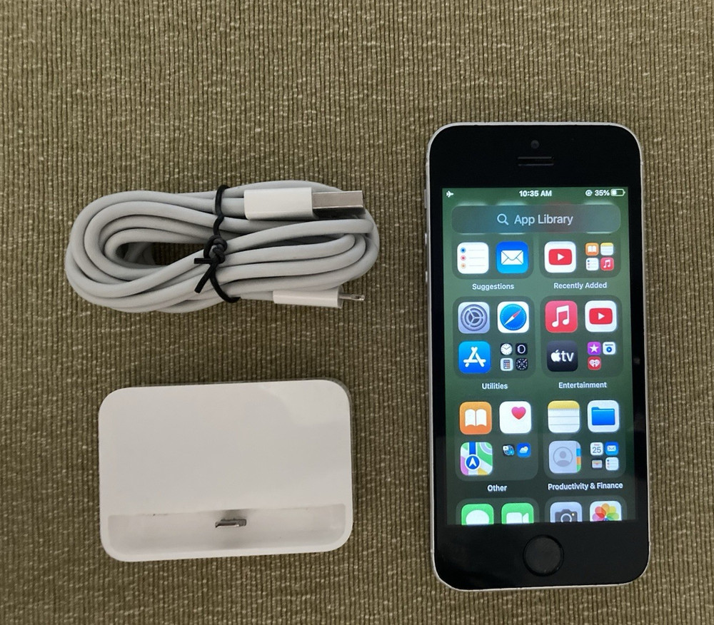Apple iPhone SE 128GB Silver Unlocked iOS 12MP 4.0in w/bundle