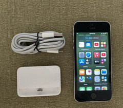 Apple iPhone SE 128GB Silver Unlocked iOS 12MP 4.0in w/bundle
