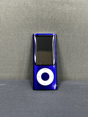 Apple iPod Nano 5th Gen 8GB Dead Battery Working Purple Great cosmetic condition