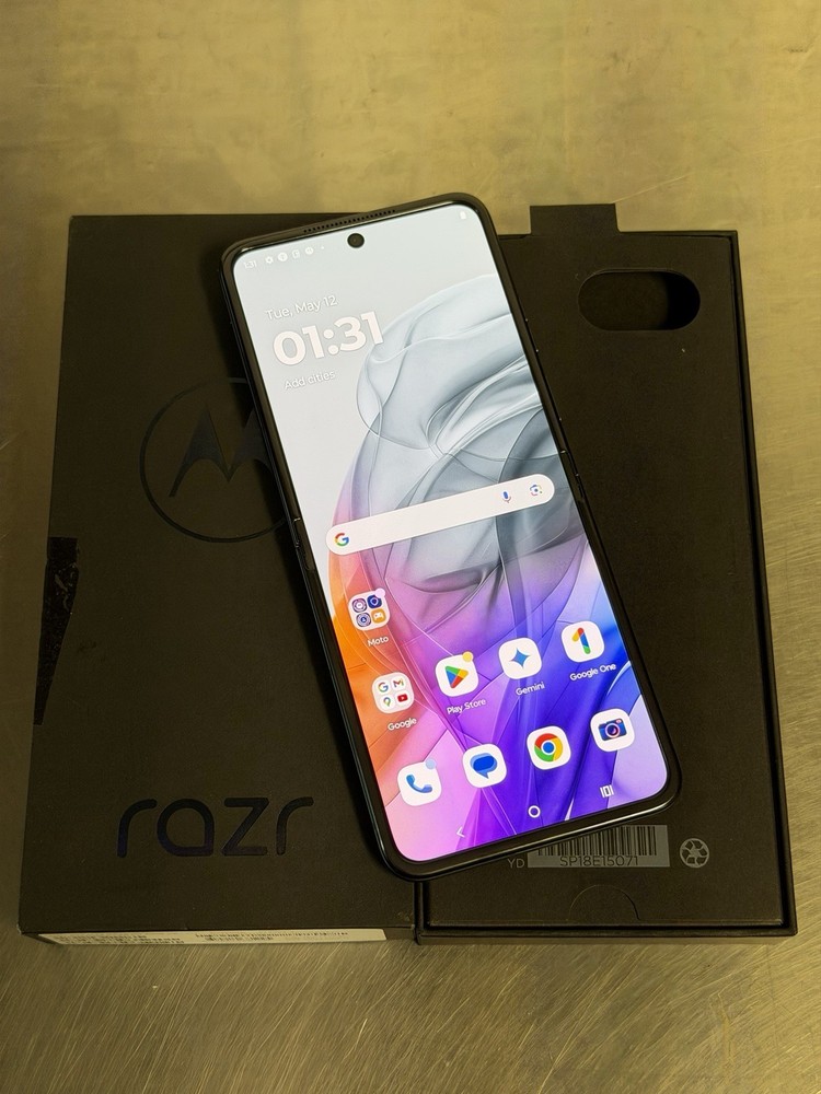 NEW Motorola Razr 2024 256GB Gray XT2453-3 (T-Mobile)