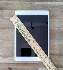 White/Gold Apple ipad and iphones -Lot of 3 For Parts or Repair (All Power On)