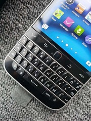 BlackBerry Classic Q20 (SQC100-2) 16GB Unlocked GSM 4G LTE Keyboard Smart phone