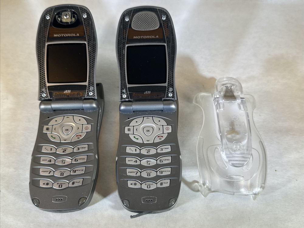 2 Motorola i series i836 – Gray ( Nextel ) Cellular Flip Phones Parts Untested