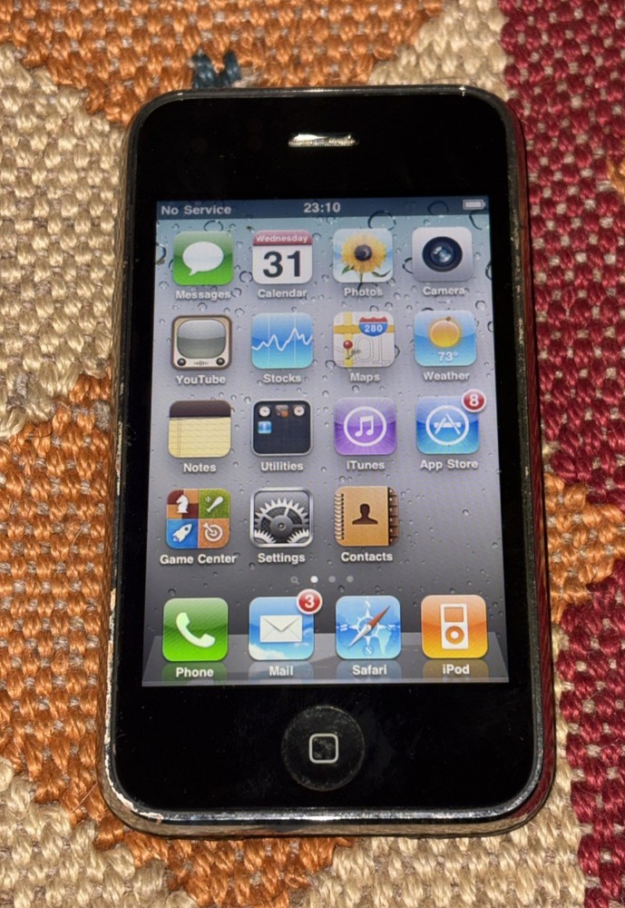 Apple iPhone A1303 GSM iPhone Gen 3 8GB – Black Unlocked AT&T iOS 4.3.3 Works