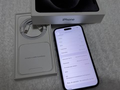 Apple iPhone 15 Pro Max 256GB Black , Unlocked BUNDLE