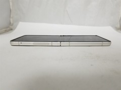 Samsung Galaxy Z Flip3 128GB Cream SM-F711U (AT&T only) Discounted zW2980