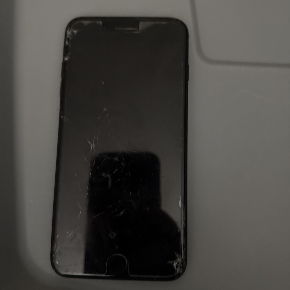 Apple iPhone 7 Plus Model A1661 Cracked Screen Parts Repair No IMEI