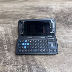 LG enV3 VX9200 Black 3.0MP 2.6″ Display Verizon Qwerty Cellular Flip Phone