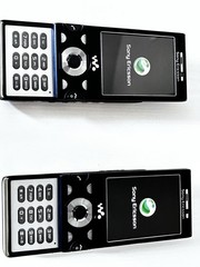 Lot of x2 Walkman W995 Phones with M2 Memory Chips: Read Description!!