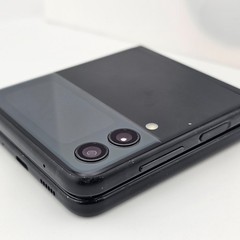 Samsung Galaxy Z Flip 3 – SM-F711U – Unlocked – 256GB Black *FOR PARTS/REPAIR*