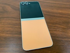 Samsung Galaxy Z Flip6 SM-F741U1 – 256GB – Orange (Unlocked) READ DESCRIPTION