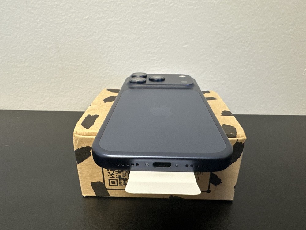 Apple iPhone 17 Pro 1TB Blue Factory Unlocked Excellent (100% Battery, Cycle 22)