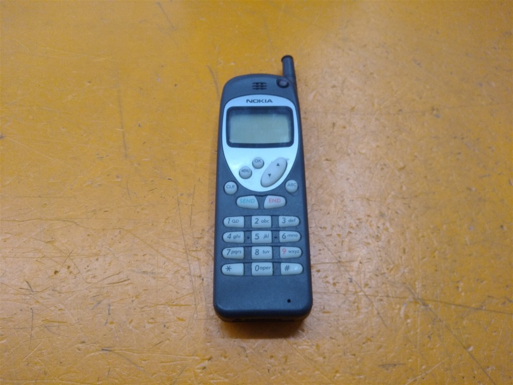 ⭐️⭐️⭐️⭐️⭐️ **AS IS FOR PARTS** Vintage Nokia Black Cell Phone NHA-3NA 252C