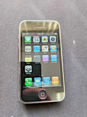 Apple iPhone 3G – 8GB – Black A1241 (GSM) IOS 4.2.1 Cell Phone Smart Phone