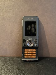 Sony Ericsson Walkman W580i – Black ( AT&T ) Vintage Cellular Phone – Bundled