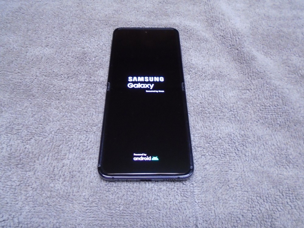 Samsung Galaxy Z Flip 4 5G, 128gb, Black, Carrier Unlocked, Excellent!!!