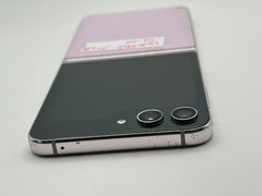 Samsung Galaxy Z Flip5 256GB Factory Unlocked – Lavender Purple