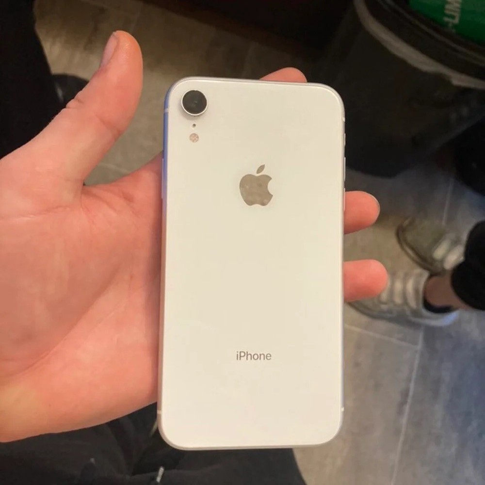 Apple iPhone XR – 128GB – White (Verizon) A1984 (CDMA + GSM)