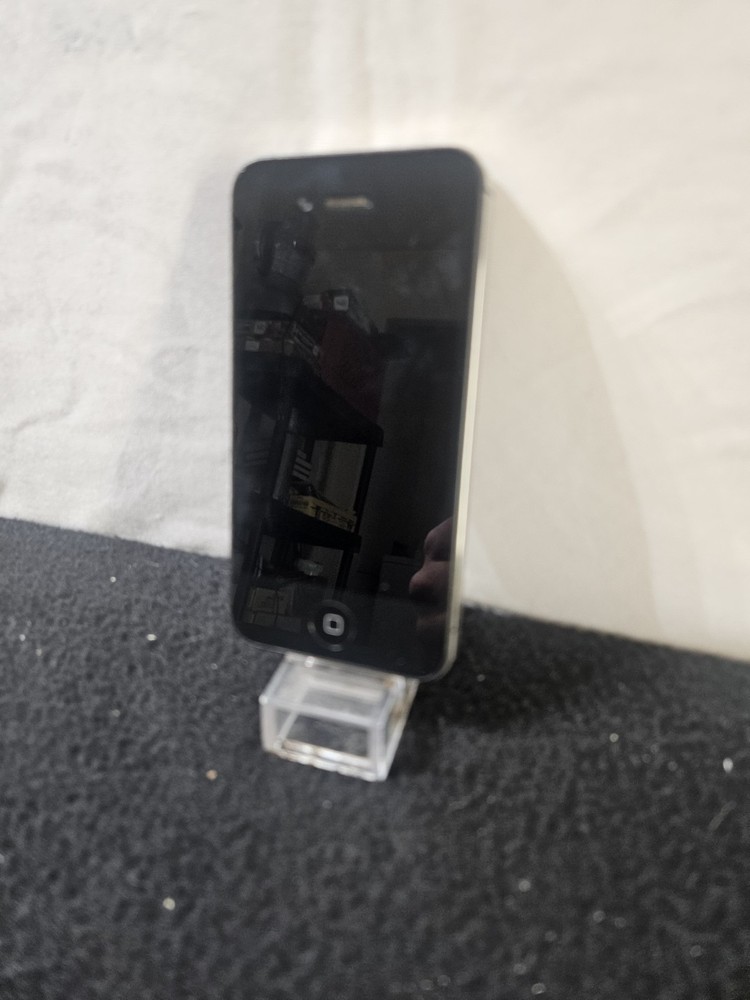 Apple iPhone 4 – 16GB – Black (Verizon)