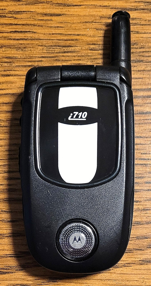 Motorola i710 – Black and Silver ( Nextel ) Rare iDEN Flip Phone – Great Shape