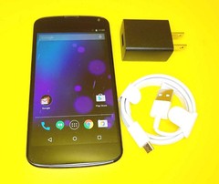 *BACK CRCK* UNLOCKED LG NEXUS 4 E960 CELL PHONE ROGERS KOODO TELUS BELL FIDO++