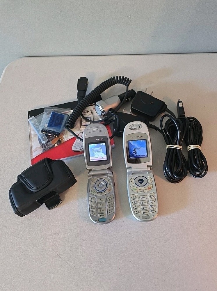 Lot Of 2 LG Verizon Flip Mobil Cell Phone VX3300 Blue Stripes & VX3400 – Working