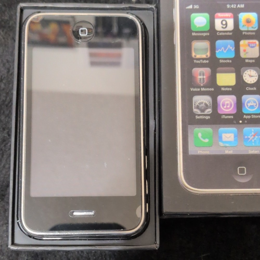 Apple iPhone 3G S 16GB Black 3.5in A1318 MC131B/A 3MP Wi-Fi GPS