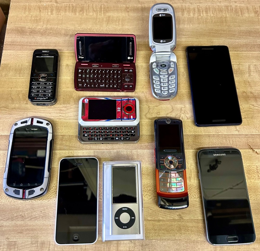 Lot of 9 Old Untested Cellphones Samsung, Nokia, Sanyo, iPhone, LG