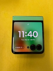 Motorola Razr 2025 – 256GB – XT2553 – Spring Bud (Unlocked) Smartphone