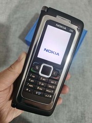 Nokia E Series E90 Communicator ,3G , Symbian , Business Foldable Keyboard