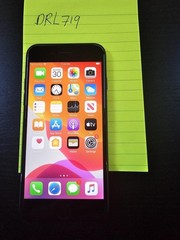 Apple iPhone 8 – 64 GB – Space Gray (Unlocked) 100 % battery Excellent!