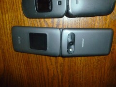 2 Flip Phones – Samsung Gusto Verizon Cell and E-Talk Kazuma – Flip Cell Phones