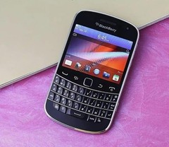 BlackBerry Bold 9900 – 8GB 3G Black / White (Unlocked) Smartphone Free Shipping