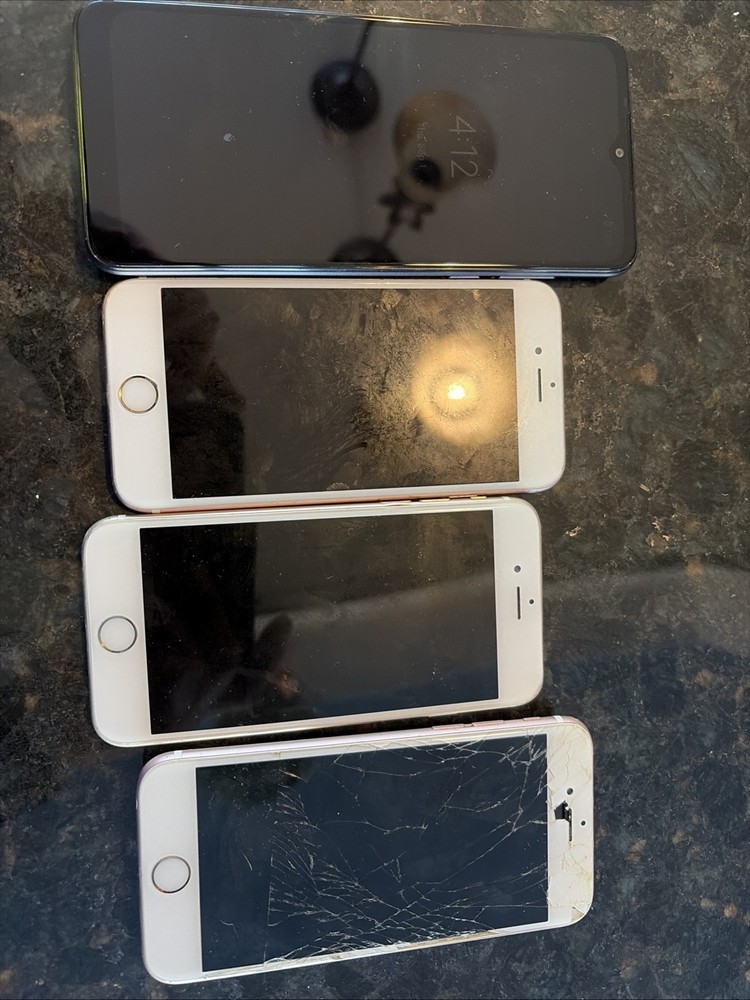 Assorted iPhones Lot