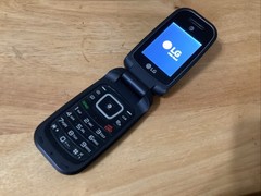 LG True B470 – Black and Gray ( AT&T ) Cellular GSM Flip Phone