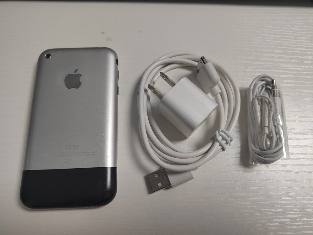 Apple iPhone 2G 1st Generation – 4 8 16GB (IOS 1.1.4) – Black (Unlocked) A1203-