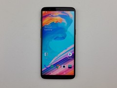 OnePlus 5T (A5010) 128GB – Black (GSM Unlocked) Dual SIM – SMALL ISSUE – H7956