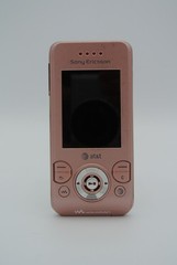 Sony Ericsson Walkman W580i – Metro Pink (Untested/Not Working)