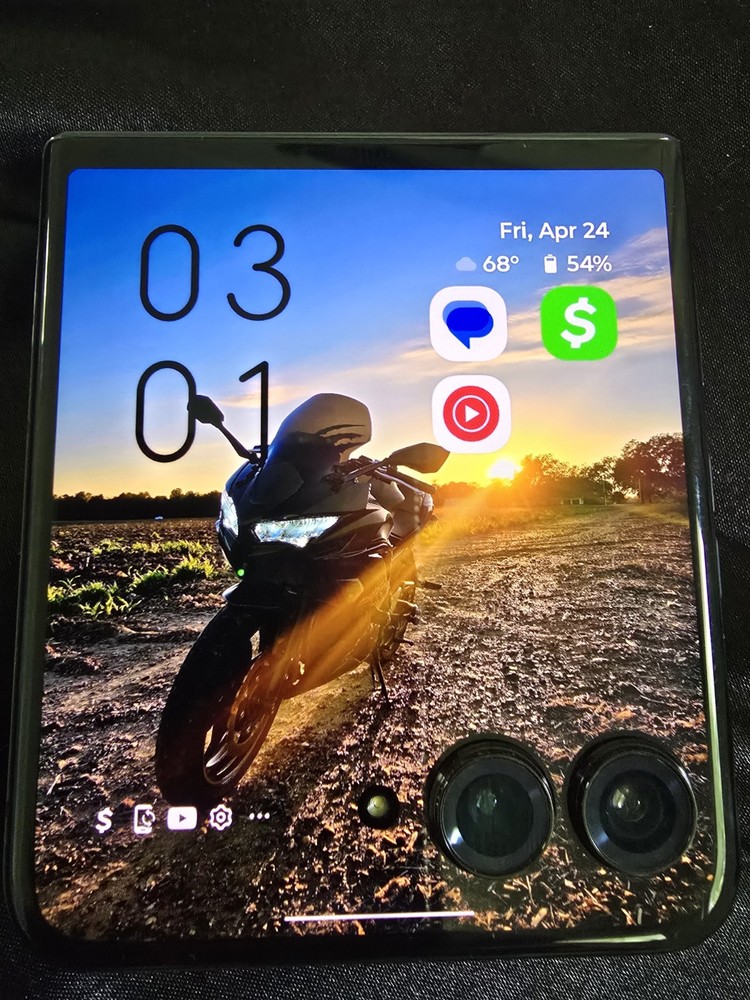 Motorola Razr+ 2024 256GB Black 12GB RAM 32MP 50MP AT&T Flip Smartphone